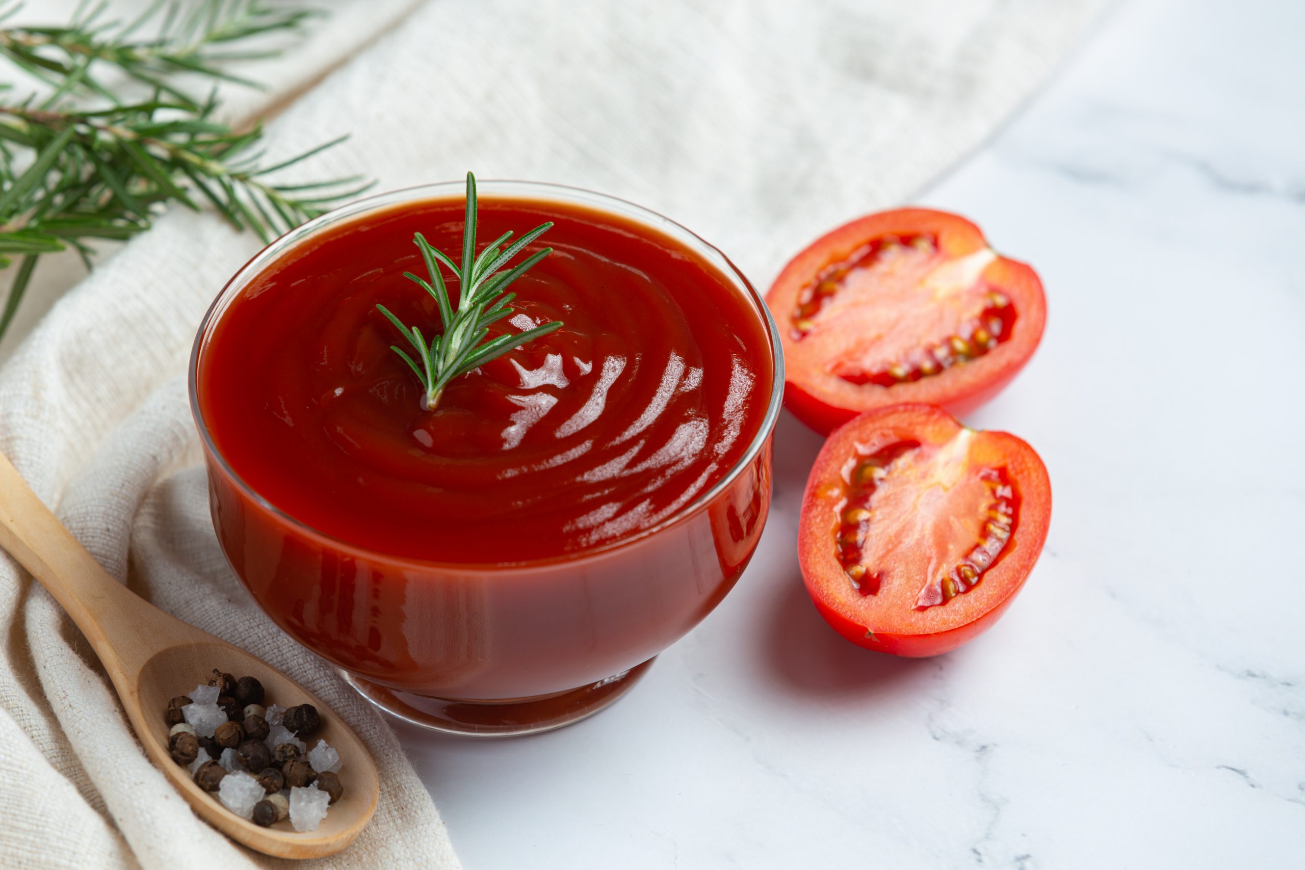 ketchup tomato sauce with fresh tomato 1 scaled